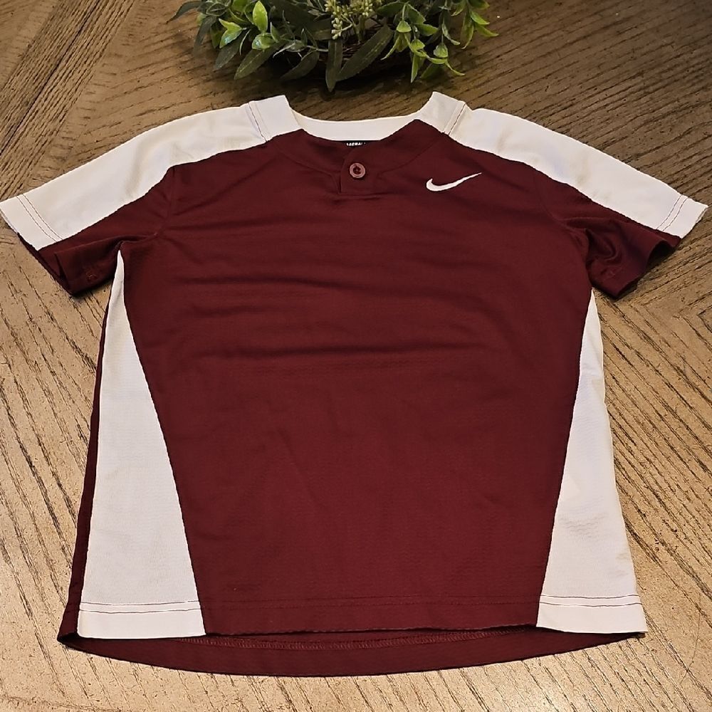 Nike Burgendy Baseball Shirt Size S